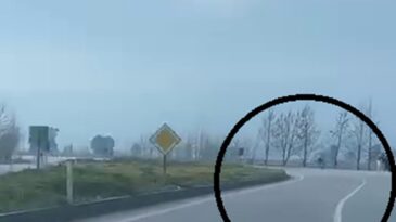 Hatay’da Akrobatik Hareketler Yapan Motosiklet Sürücüsü Tarlaya Uçtu