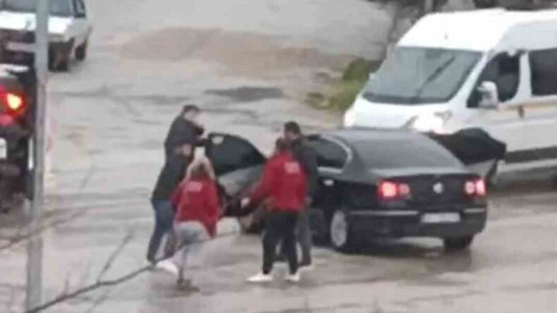 Adana’da Kadınların Karıştığı Sopalı Kavga Görüntülendi