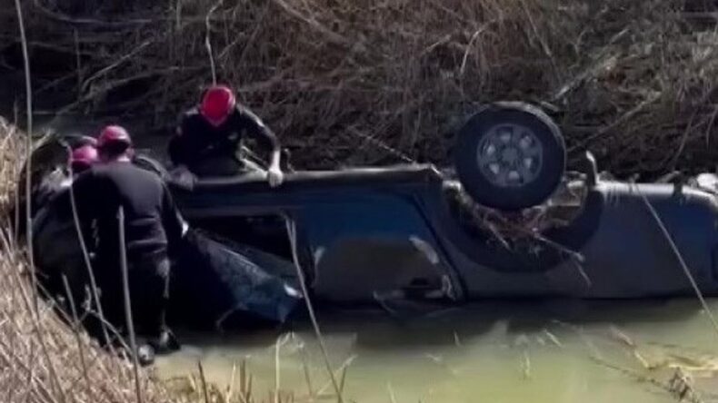 Adana’da Dereye Devrilen Kamyonet Kazası: Sürücü Hayatını Kaybetti