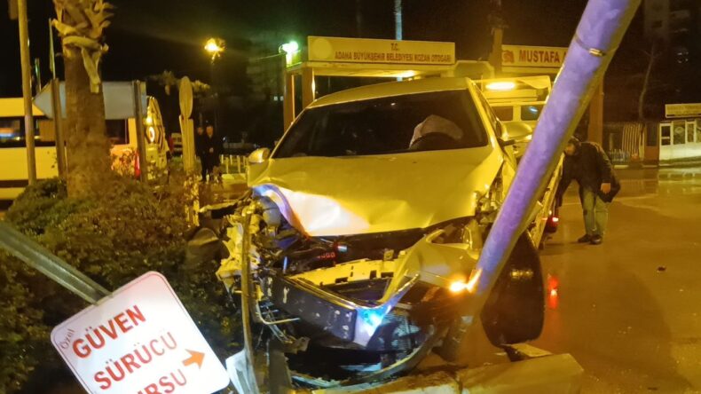 Adana’da Otomobil ve Minibüs Çarpıştı: 3 Yaralı