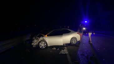 Adana’da Otomobil ve Traktör Çarpıştı: 1’i Ağır 6 Yaralı