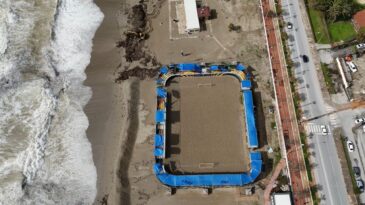 Alanya’da Fırtına Sahildeki İşletmelere Zarar Verdi