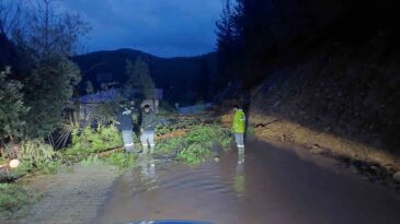 Antalya Gündoğmuş’ta Dereler Taştı, Piknik Alanları Su Altında Kaldı