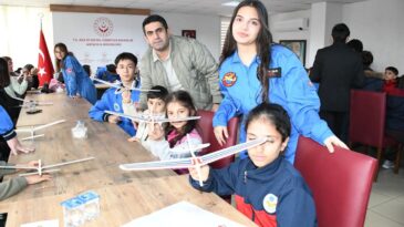 Antalya’da ‘Model Uçak Yapım’ Etkinliği Düzenlendi