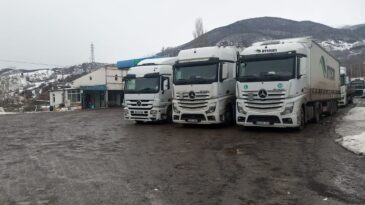 Ardahan’da Türkgözü-Posof-Damal Kara Yolu Tırlara Kapatıldı