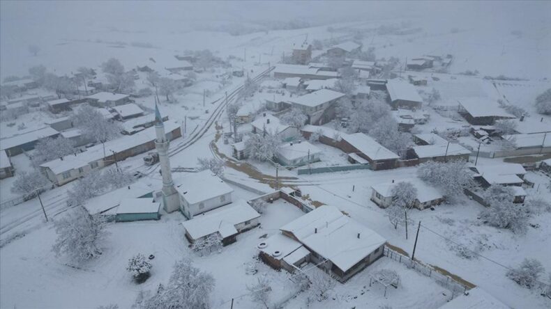 Bazı İllerde Kar Etkili Oluyor