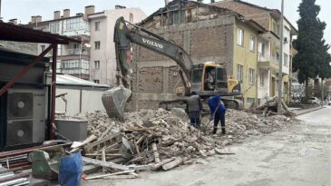 Bina Yıkımı Sırasında Doğal Gaz Borusundan Sızıntı Meydana Geldi