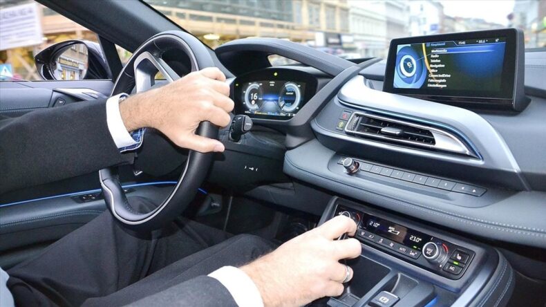 BMW, Yangın Riski Nedeniyle Yüz Binlerce Aracı Geri Çağırıyor