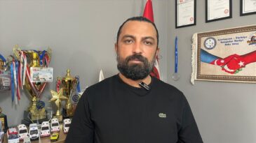 Boğazına Kaçan Yiyeceği Kendi Kendine Heimlich Manevrasıyla Çıkardı