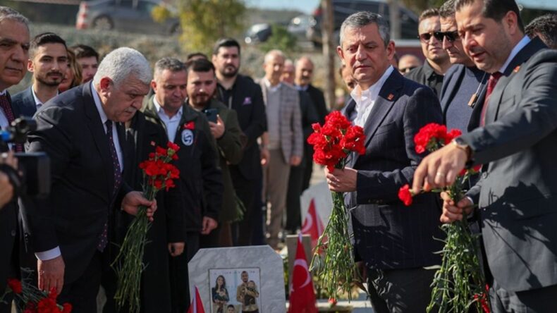 CHP Heyeti Depremin 3. Yılında Narlıca Deprem Şehitliği’nde
