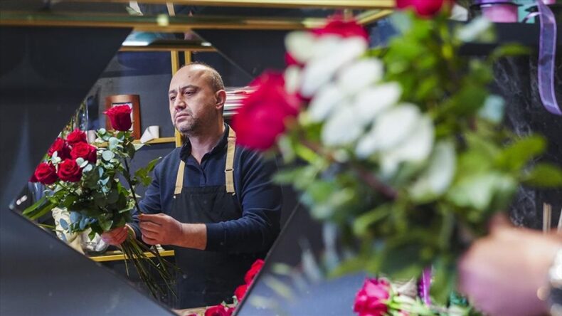 Çiçekçilerde Sevgililer Günü Mesaisi Başladı