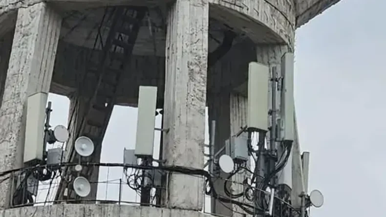 Defne’nin Su Deposu Sessizce Baz İstasyonuna Döndü