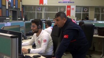 Deprem Anında Telefonu Bırakmayan 112 Çalışanları O Geceyi Anlattı