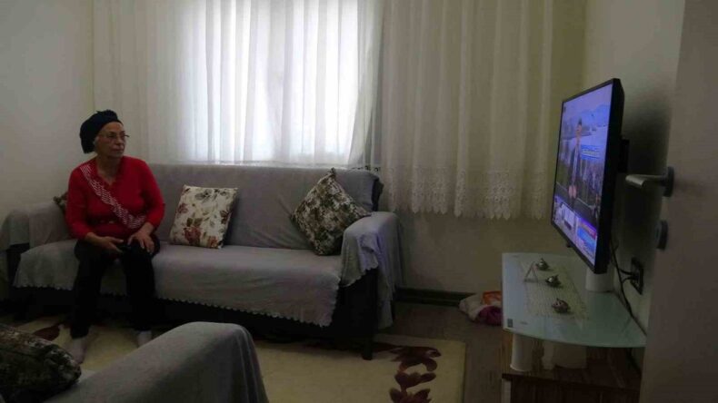 Cumhurbaşkanı Erdoğan’a Teşekkür: Depremin Acı Günlerini Unutmak İsteyen Kadın