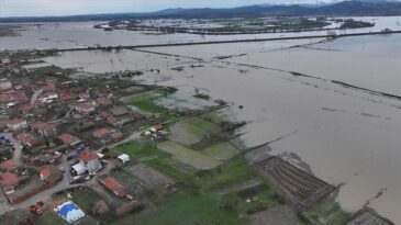 Edirne’de Tunca ve Meriç Nehirleri Tarım Arazilerini Sular Altında Bıraktı