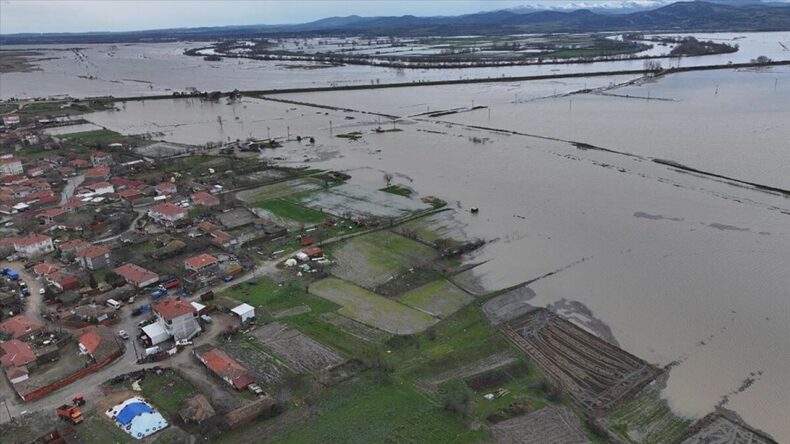 Edirne’de Tunca ve Meriç Nehirleri Tarım Arazilerini Sular Altında Bıraktı
