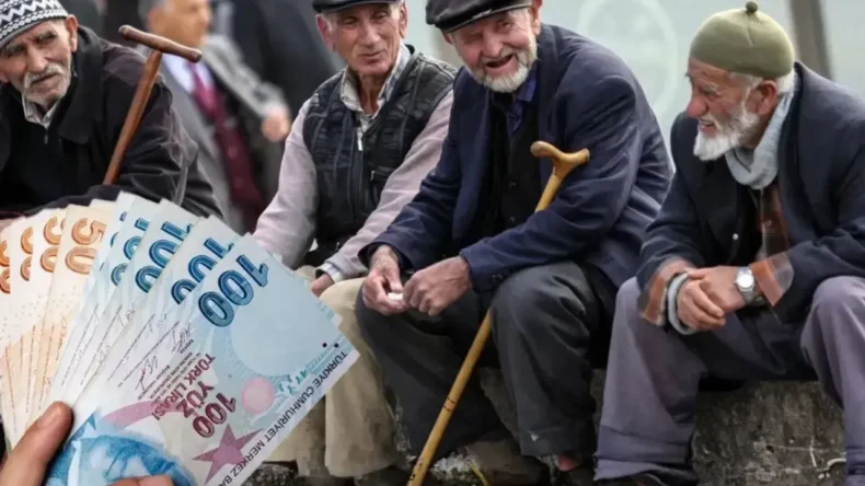 Emeklilerin Beklediği Ödemeler Hesaplara Yattı