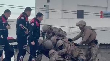 Eski Çalıştığı İş Yerini Basan Şahıs Çatıda Yakalandı