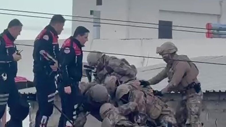 Eski Çalıştığı İş Yerini Basan Şahıs Çatıda Yakalandı