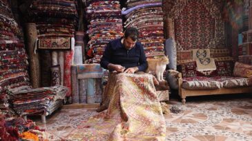 Süleyman Usta: Eski Halı ve Kilimleri Onarıp Kültürü Yaşatıyor