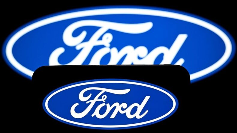 Ford, Yazılım Hatası Nedeniyle 4 Milyondan Fazla Aracını Geri Çağırıyor