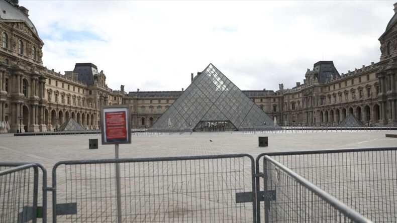 Fransa’da Louvre Müzesi Su Sızıntısı Nedeniyle Ziyarete Kapandı