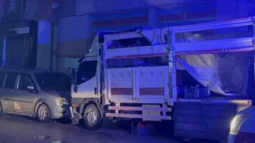 Genç Kız 4. Kattan Kamyonet Kasasına Düşerek Ağır Yaralandı