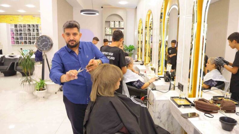 Gülerek Uğurladığı Müşterileri Bir Gün Sonra Enkaz Altında Kaldı