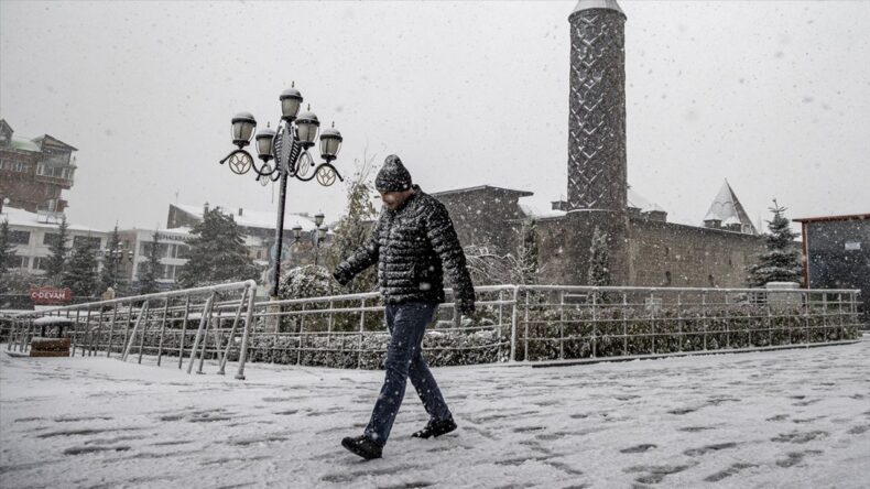 Hafta Sonu Hava Durumu: Batıda Yağmur, Doğuda Kar