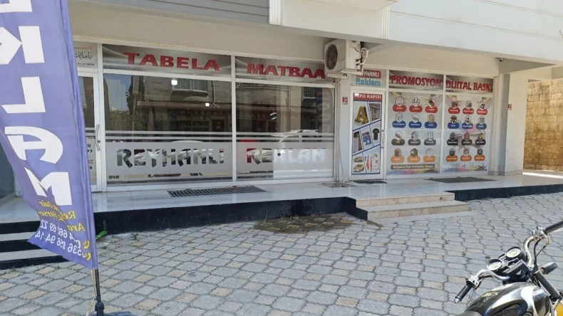 Hatay’da Kutu Harf ve UV Baskı Alanında Yerel Üretim Güçleniyor