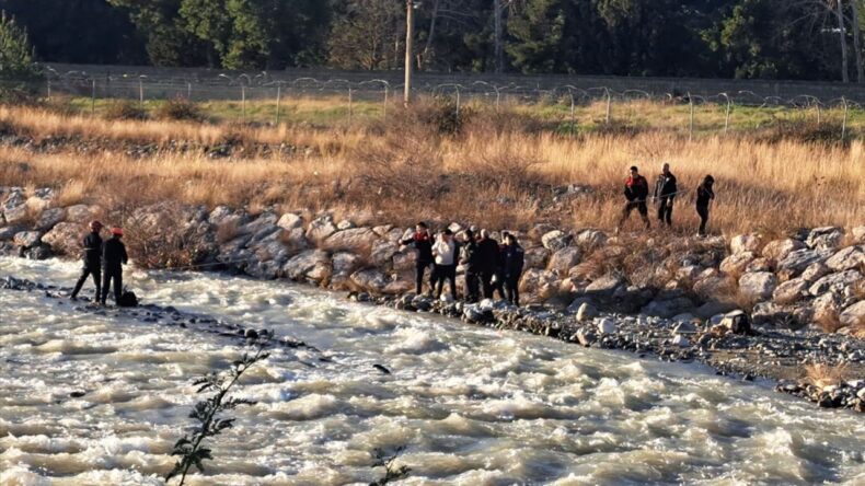 Hatay’da Çaya Düştüğü İddia Edilen Çocuğun Cesedine Ulaşıldı