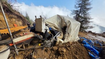Hatay’da Dağdan Düşen Kaya Parçasının Altında Kalan İşçi Hayatını Kaybetti
