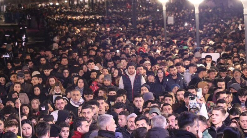 Hatay’da Depremlerde Hayatını Kaybedenler İçin Sessiz Yürüyüş Düzenlendi