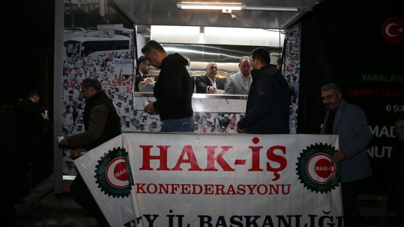 Hatay’da Depremlerde Hayatını Kaybedenler İçin Sessiz Yürüyüş Düzenlendi