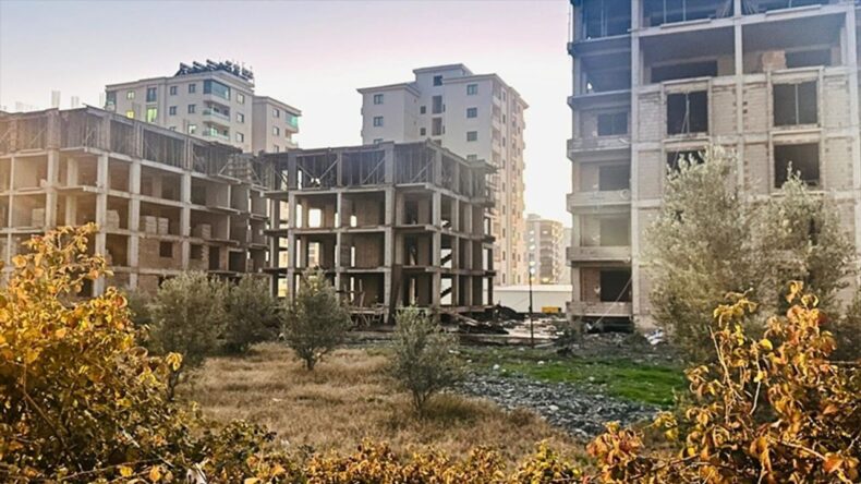 Hatay’da İnşaattan Düşen İşçi Hayatını Kaybetti