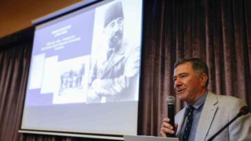 Her Batık Kendi Dönemine Işık Tutuyor