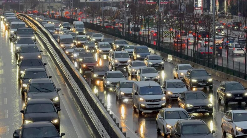 İstanbul’da Akşam Saatlerinde Trafik Yoğunluğu Yüzde 90’a Çıktı