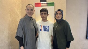 Kanseri Yenen Öğrenci, Tedavi Destek Derneğinde Gönüllü Çalışıyor