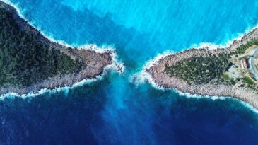 Kaputaş Plajı’nda Yağışla Değişen Deniz Renkleri