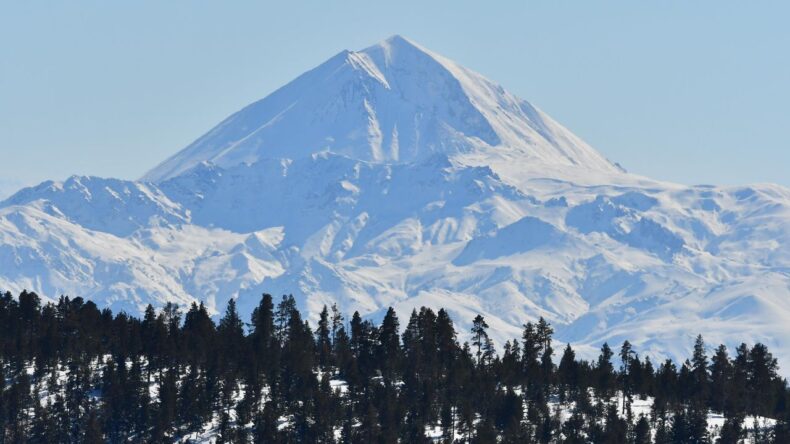 Kars’ta 1 Metreyi Aşan Kar, Doğada Büyüleyici Manzaralar Oluşturdu