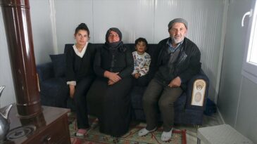 Kars’ta Üç Aileye Yeni Evler Sağlandı