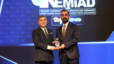 Kemer Devlet Hastanesi Başhekimi Dağlı’ya Ödül Verildi