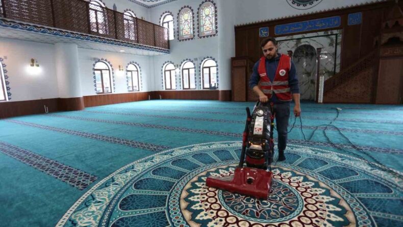 Kepez’de Camiler Ramazan’a Hazırlandı