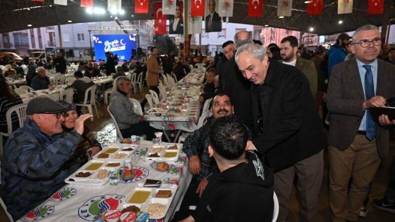 Kepez’de Ramazan Bereketi: İftar Sofraları Kuruldu ve Lokmalar Dağıtıldı