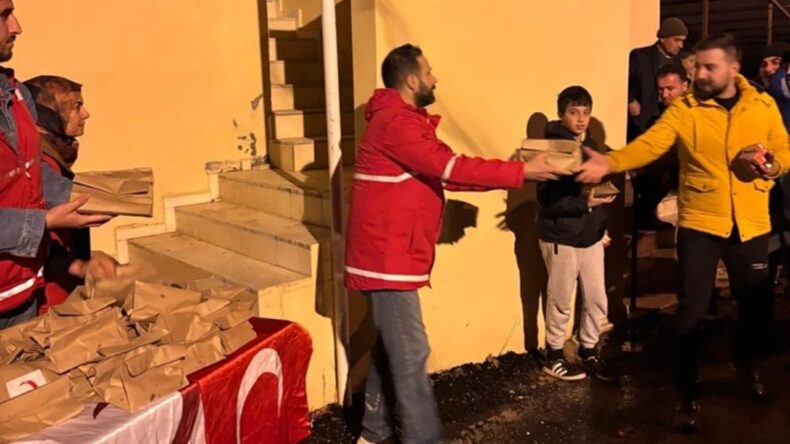 Kızılay’dan Berat Kandili’nde Anlamlı İkram