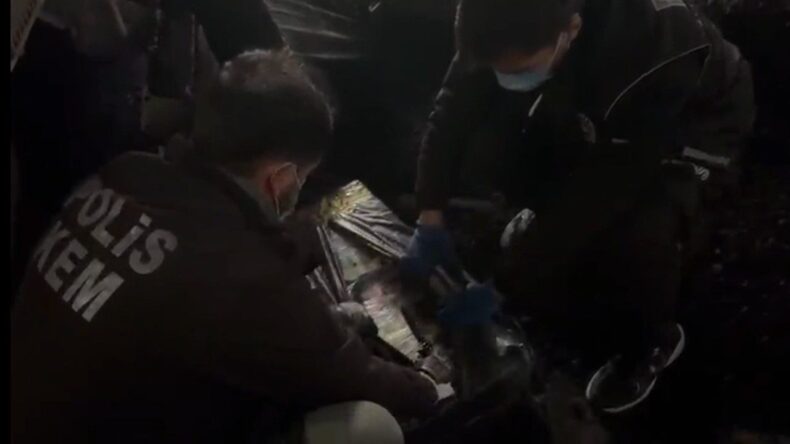 Kömür Yüklü Tırın Dorsesinden Binlerce Kaçak Ürün Çıktı