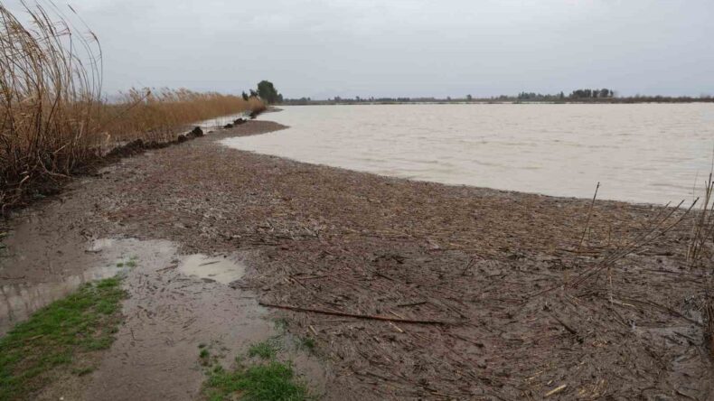 Kozan’da Sağanak Yağış Taşkınlara Neden Oldu