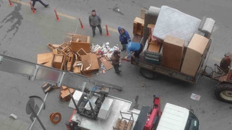 Mersin’de Halk Sağlığını Tehdit Eden Çöp Ev Temizlendi