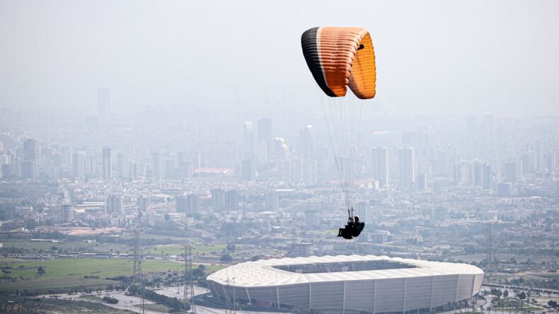 Mersin’de Özel Gereksinimli Çocuklar Yamaç Paraşütü Heyecanı Yaşadı