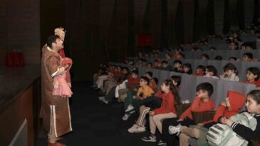 Mersin’de Şehir Tiyatrosu Gençleri ‘Bilge Hekim Lokman’ ile Buluşturdu